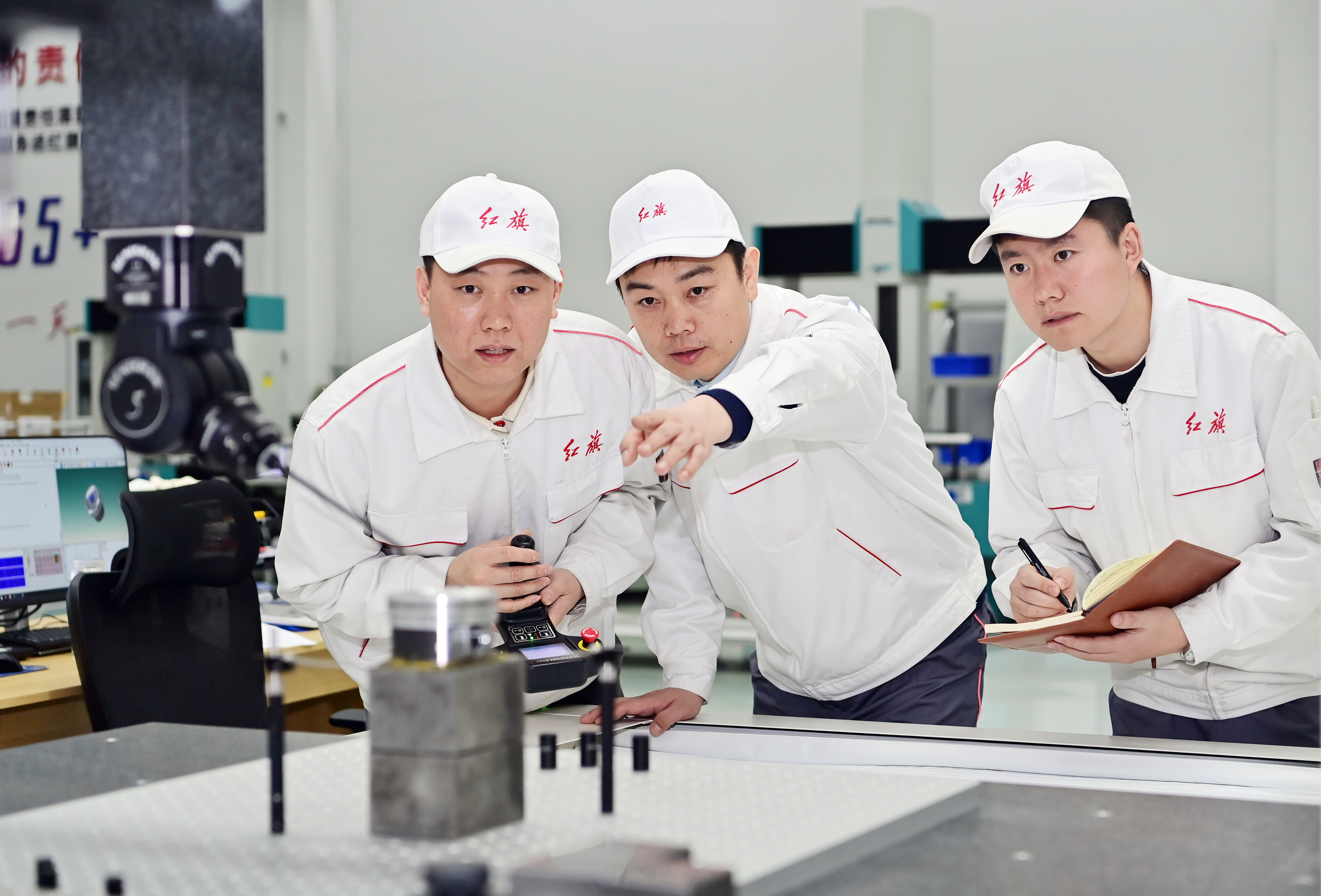九游体育网站：雕刻“中国精度”(图2)
